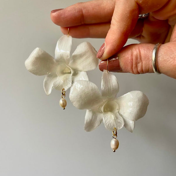 White Smaller Orchid with Freswater Pearl