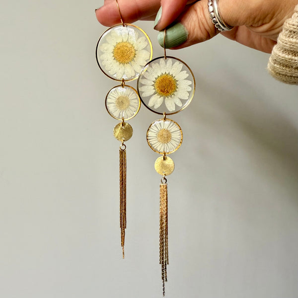 White Daisy Sun Strands with Gold Fringe