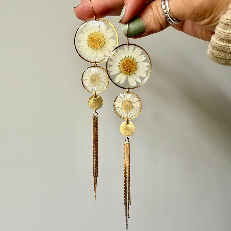 White Daisy Sun Strands with Gold Fringe