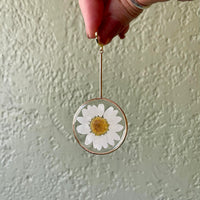 White Daisy Gold Pendulum with Huggie