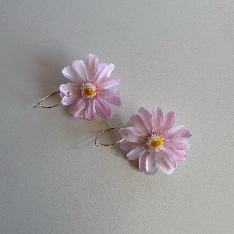 Frameless Light Pink Daisies with Hoops