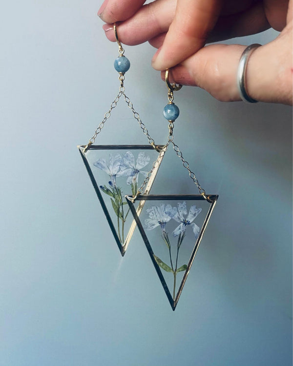Blue Phlox Chained Gold Triangle with Kyanite