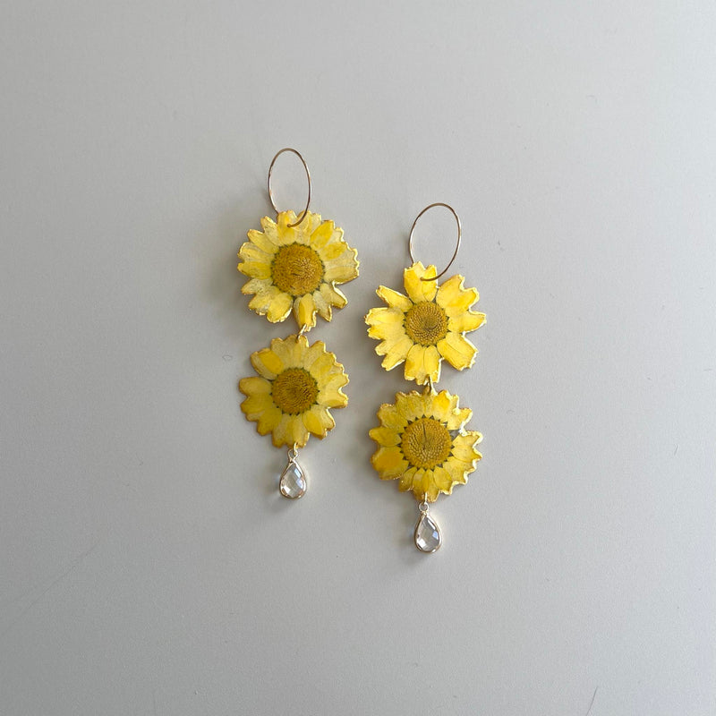 2-Tiered Gold Leafed Yellow Daisy with Crystal Quartz