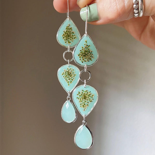 2-tiered Queen Anne's Lace Seafoam Teardrops with Glass Quartz