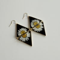 White Daisy Triangle Reflections ~ Gold