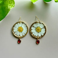 White Daisies & Faceted Rubies