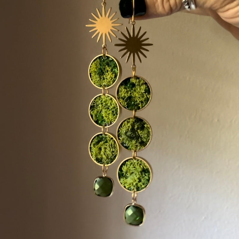 3-Tiered Moss with Emerald Quartz Crystal