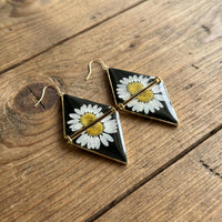 White Daisy Triangle Reflections ~ Gold