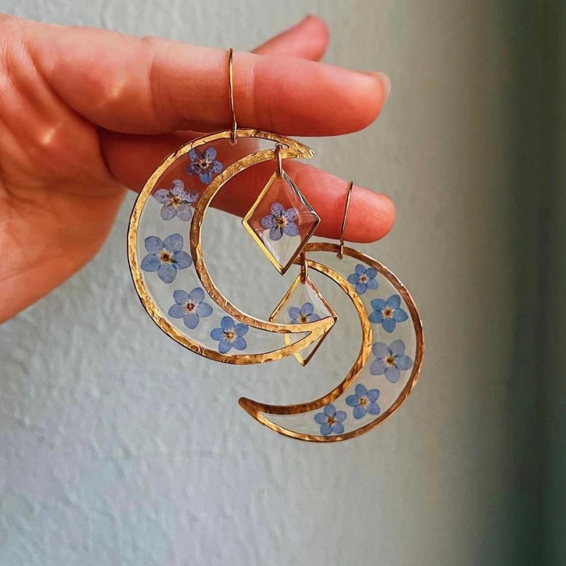 Forget-Me-Not Crescent Moon with Diamond Forget-Me-Not Dangle