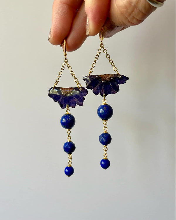 Chained Frameless Blue Daisies with Lapis Lazuli