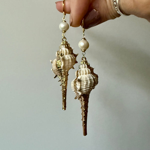 Seashells with Freshwater Pearls and Huggies in Gold