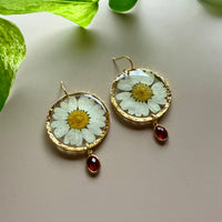White Daisies & Faceted Rubies