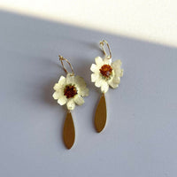 Frameless Off-White Daisy with Brass Leaf