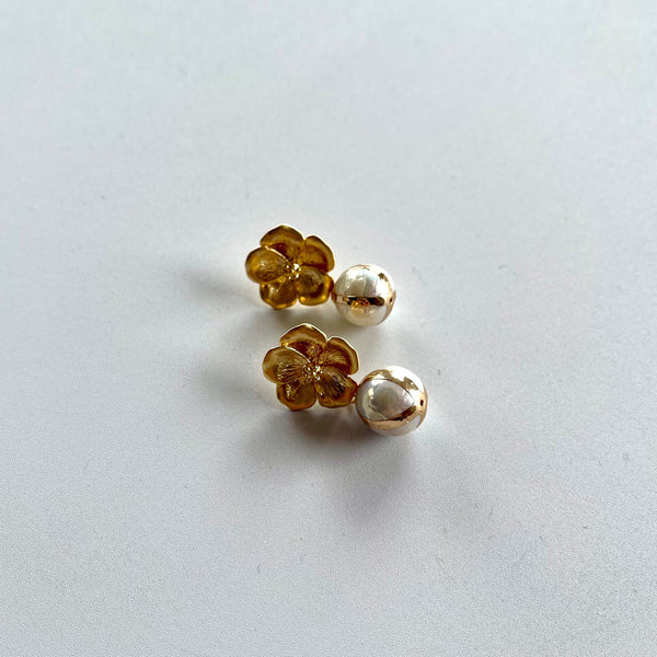 Gold Flower Stud with Freshwater Pearl