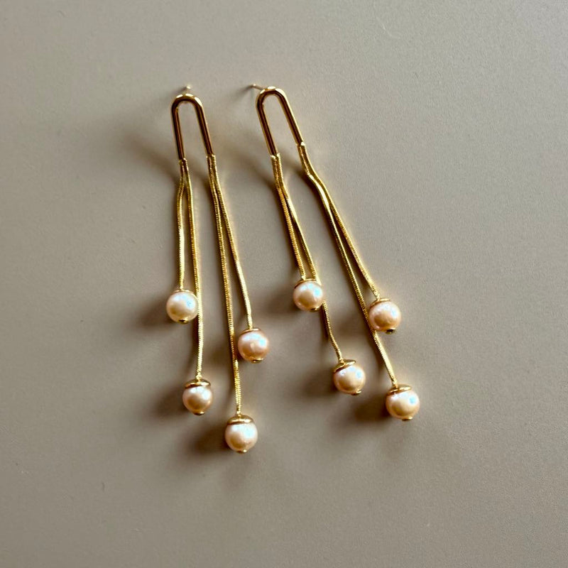 AAA Light Pink Freshwater Pearl Arch and Chain Studs
