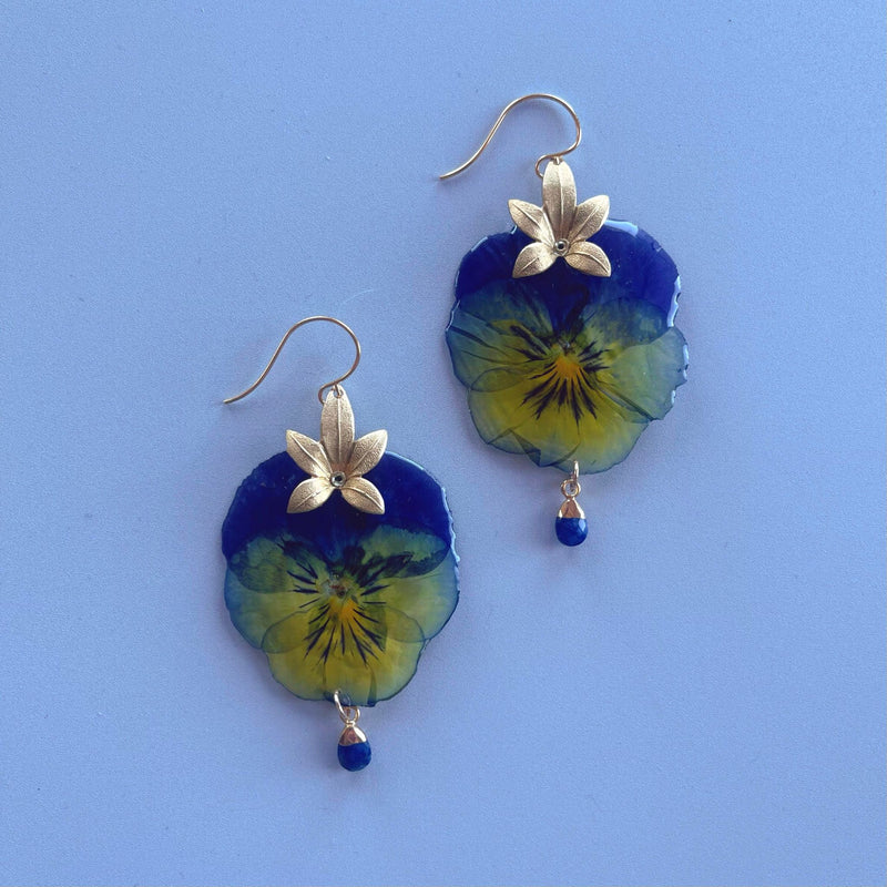 Lg. Frameless Blue/Yellow Crowned Pansy with Sapphire Quartz