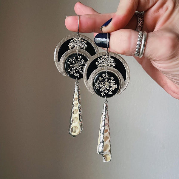 Queen Anne's Lace Black Sterling Silver Eclipse with Shell