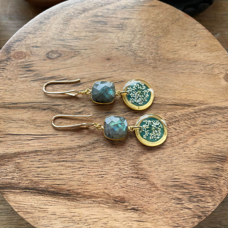 Queen Anne's Lace Jade Round with Labradorite