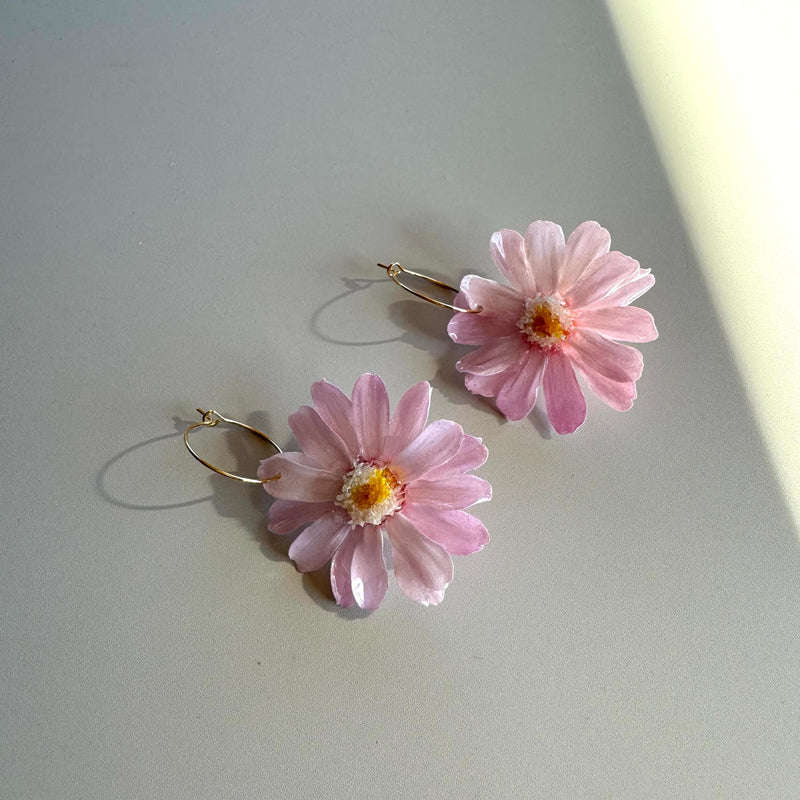 Frameless Light Pink Daisies with Hoops