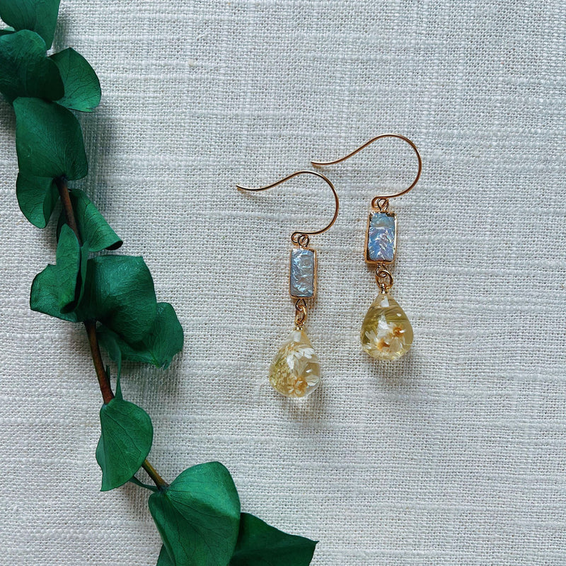 3D Daisy & Queen Anne's Lace Teardrops with Baroque Pearl