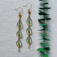 4-Tiered Teardrop Ferns with Moonstone