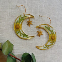 Cedar and Yellow Daisy Crescent with Star