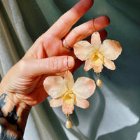 Frameless 3D Cream Blush Orchids with Freshwater Pearls