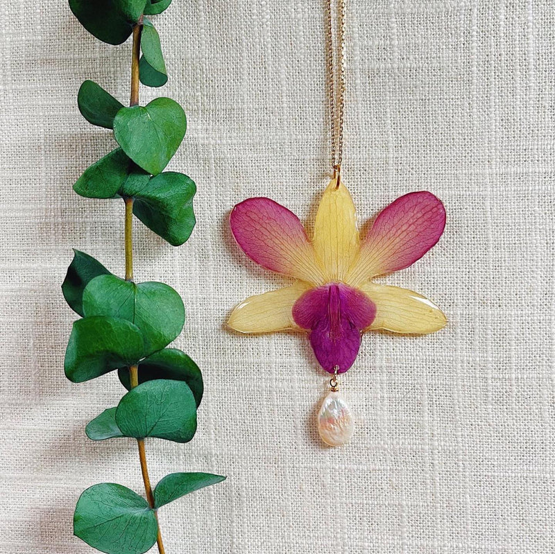 Frameless Orchid and Freshwater Pearl Necklace