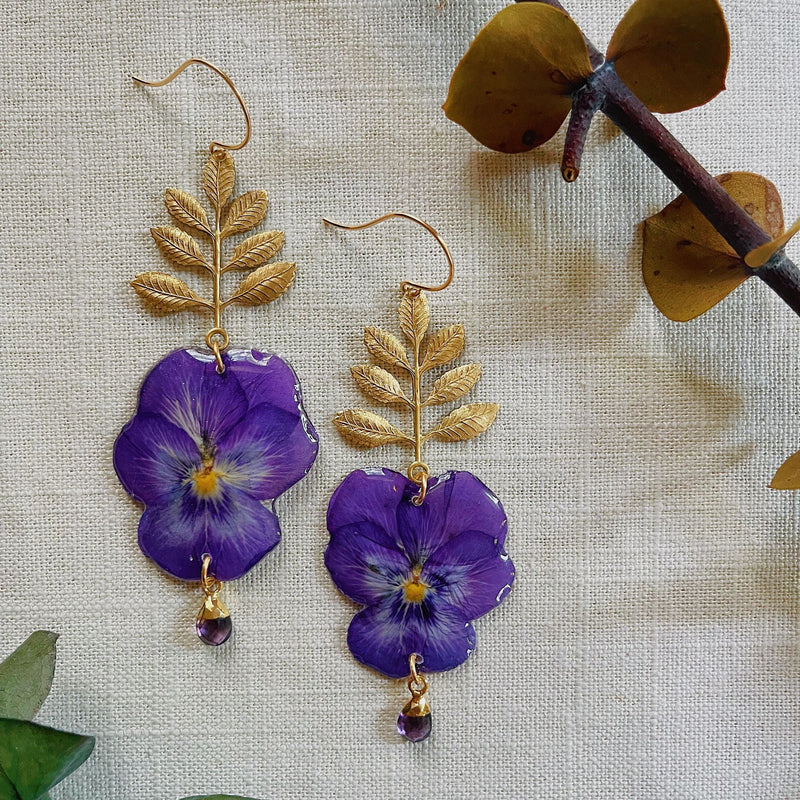 Frameless Purple Pansy with White & Yellow Center with Amethyst