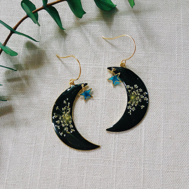Queen Anne's Lace black moon with star (brass)