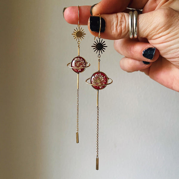 Queen Anne's Lace Garnet Mini-Saturn with chain