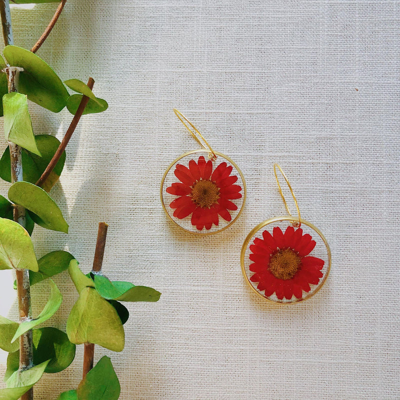 Red Daisy Rounds with hoops