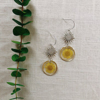 Simple Yellow Daisy with Silver Star