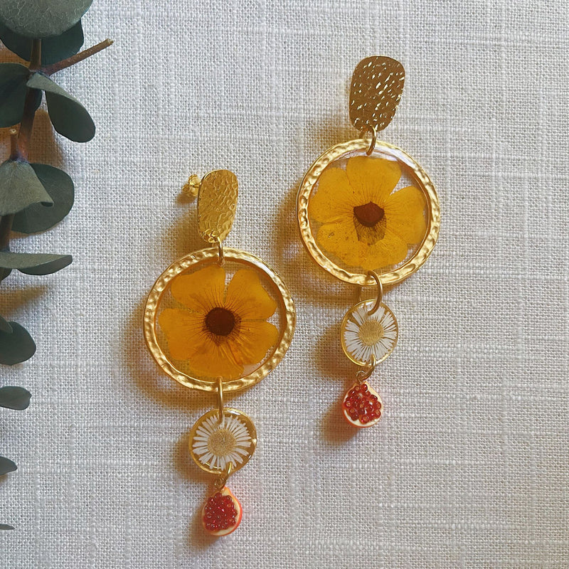 Thurbergia Vine Flower & Daisy with Pomegranate Charm studs