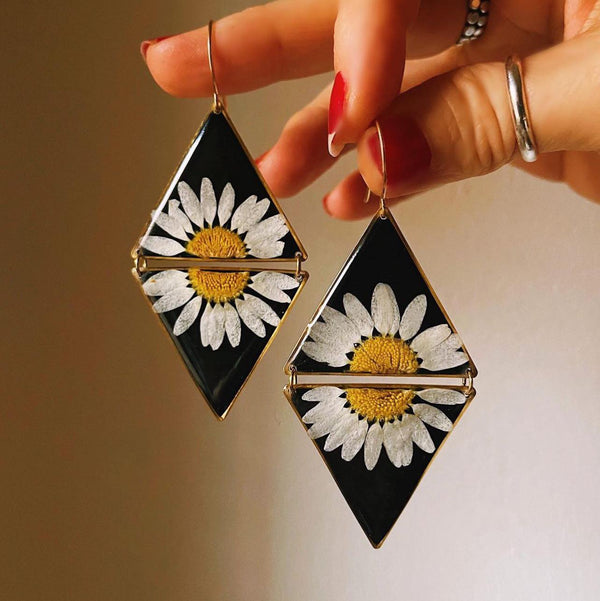 White Daisy Triangle Reflections ~ Gold