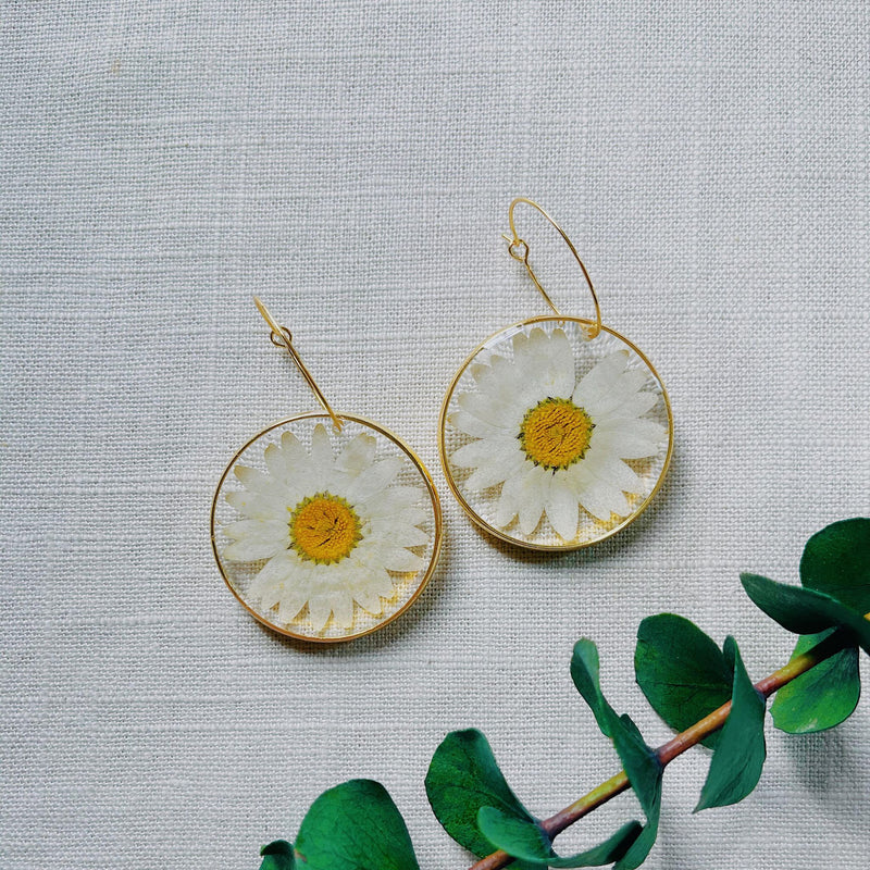 White Daisy Large Rounds with Hoops