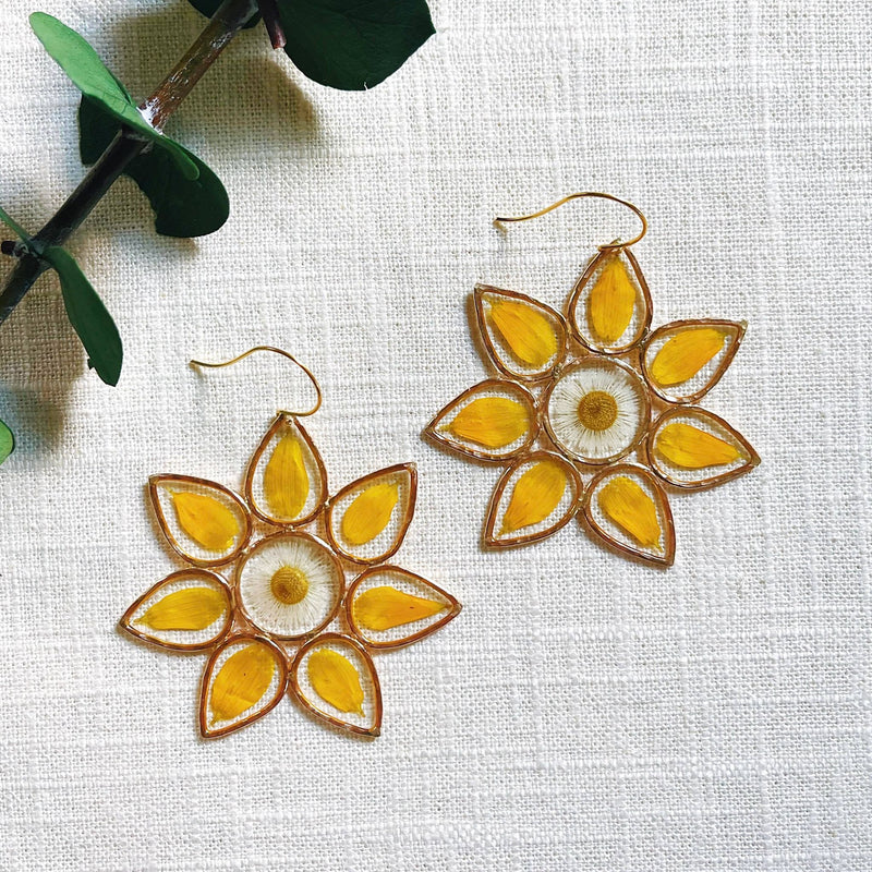 Wildflower Daisy in Gold or Sterling Silver