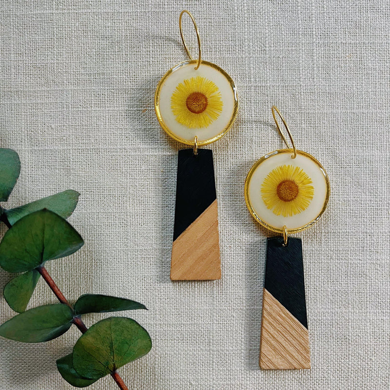 Yellow Daisy on Pearl with Wood/Black dangle